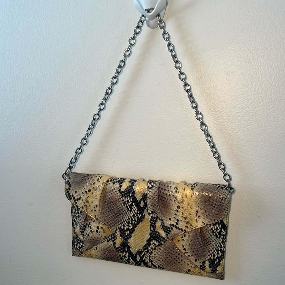 SONDRA ROBERTS Envelope Purse 10.5”‎ X 6” Faux Embossed Snake Skin Pockets